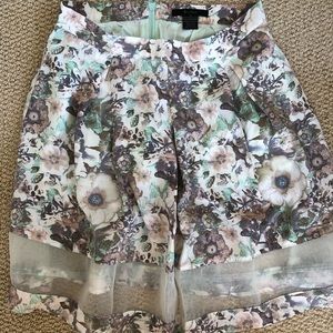 Flowy floral skirt size S/6